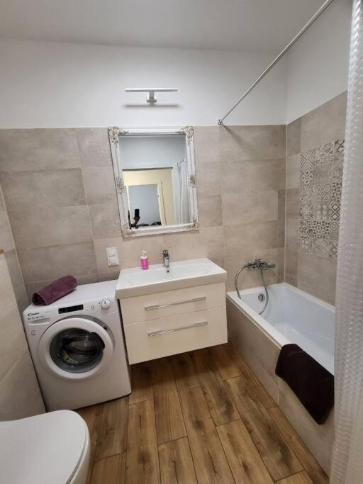 Apartamento Duzy Apartament W Centrum - 3 Pokoje - Garaz Breslavia Exterior foto