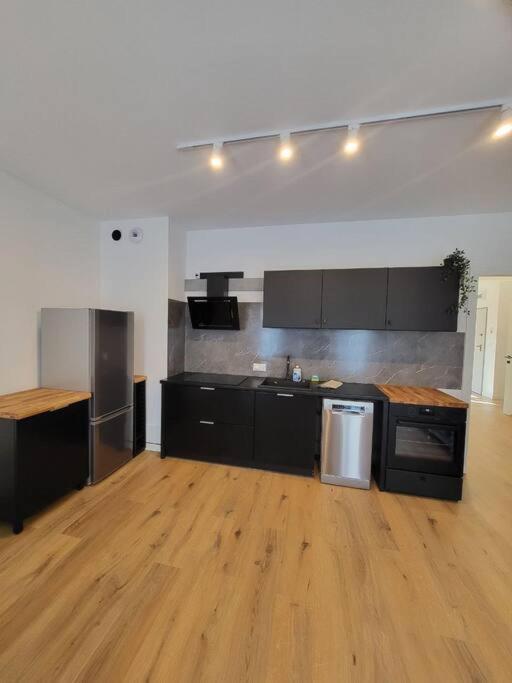 Apartamento Duzy Apartament W Centrum - 3 Pokoje - Garaz Breslavia Exterior foto
